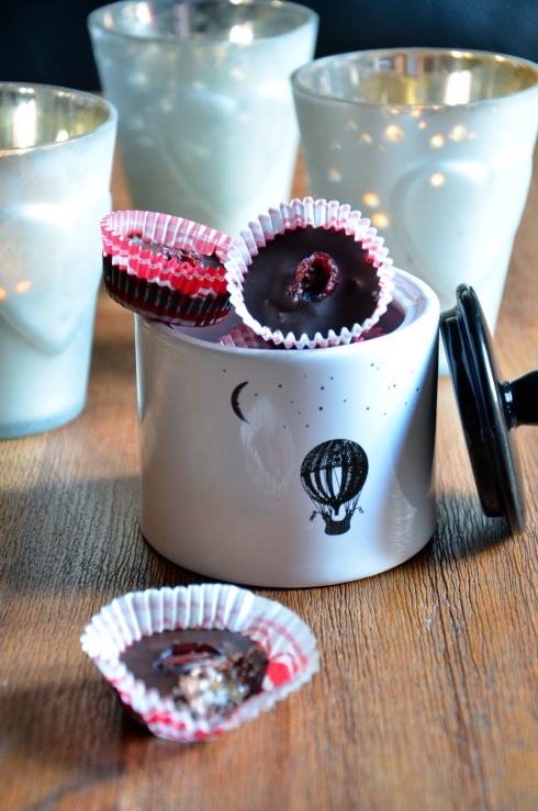 Coconut and cranberries chocolate cups - Chocolats à la noix de coco et cranberries - Christmas - Noël
